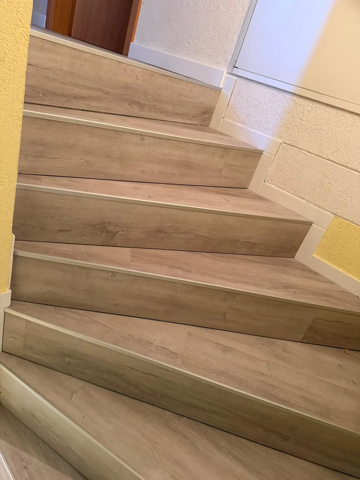 Treppe Vinyl hell beige